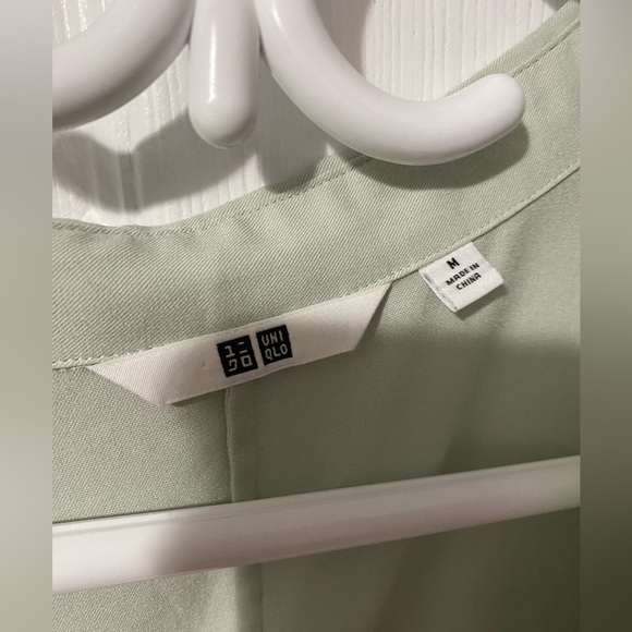 Uniqlo shirt size medium - Picture 3 of 3